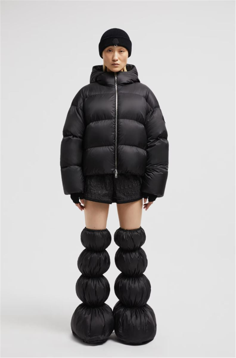 MONCLER X WILLOW SMITH SKAARA HOODED SHORT DOWN JACKET