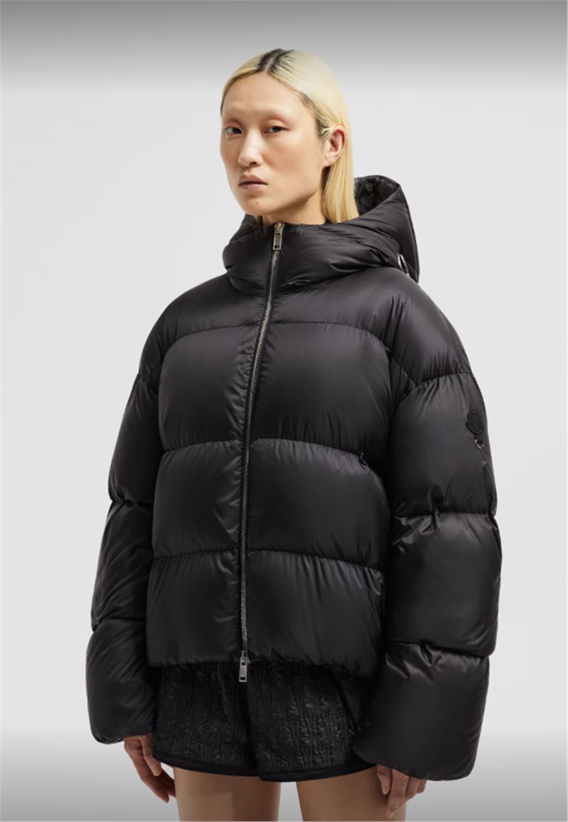 MONCLER X WILLOW SMITH SKAARA HOODED SHORT DOWN JACKET